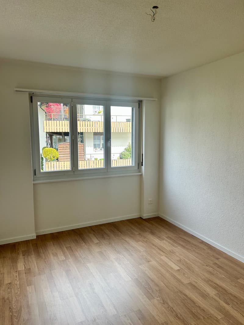 grosszügige 4.5-Zimmer-Wohnung mit sonnigem Balkon in Studen (13)