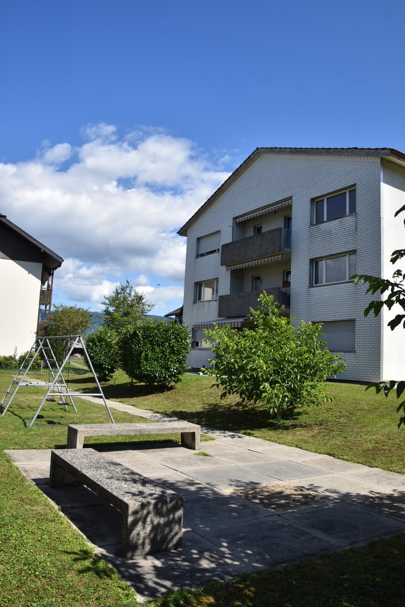 grosszügige 4.5-Zimmer-Wohnung mit sonnigem Balkon in Studen (2)