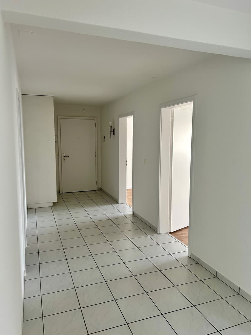 grosszügige 4.5-Zimmer-Wohnung mit sonnigem Balkon in Studen (16)