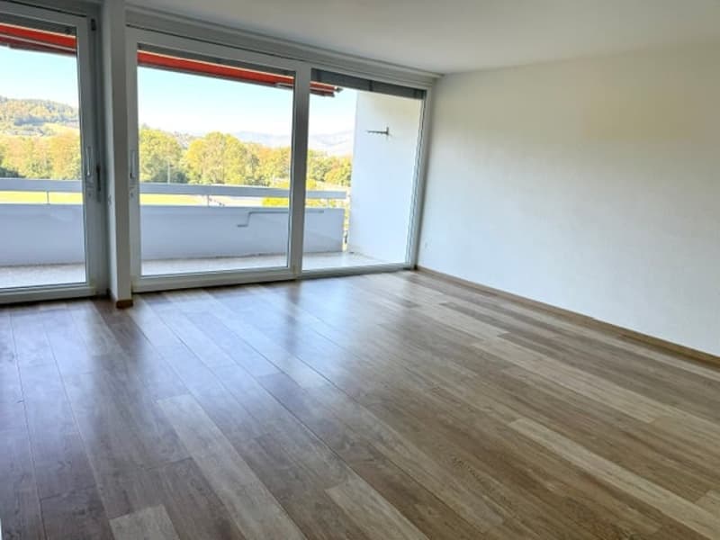 Helle 3-Zimmer-Wohnung mit Balkon und Aussicht in Brügg (2)