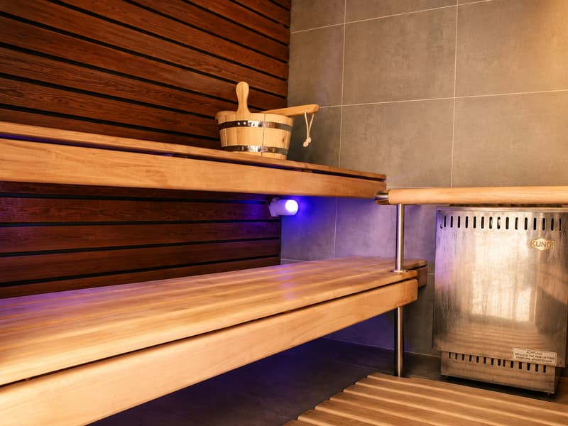 Möbliert wohnen im Herzen von Biel – 40 m², Balkon, Klima & Sauna (12)