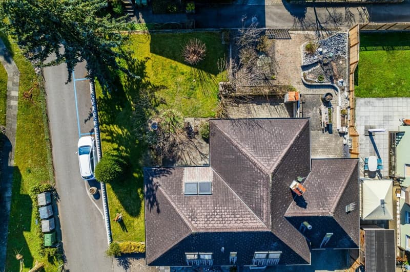 Grosszügiges, freistehendes Einfamilienhaus mit Einliegerwohnung (3)