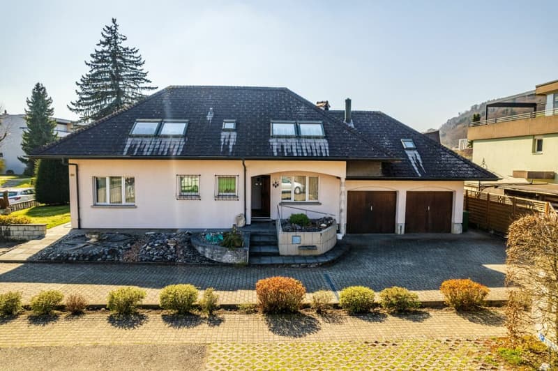 Grosszügiges, freistehendes Einfamilienhaus mit Einliegerwohnung (1)