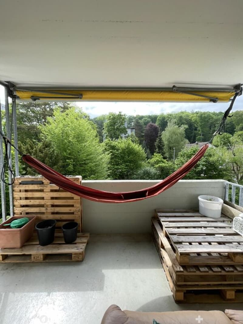 Grosse 7.5-Zimmerwohnung in grüner Oase (5)