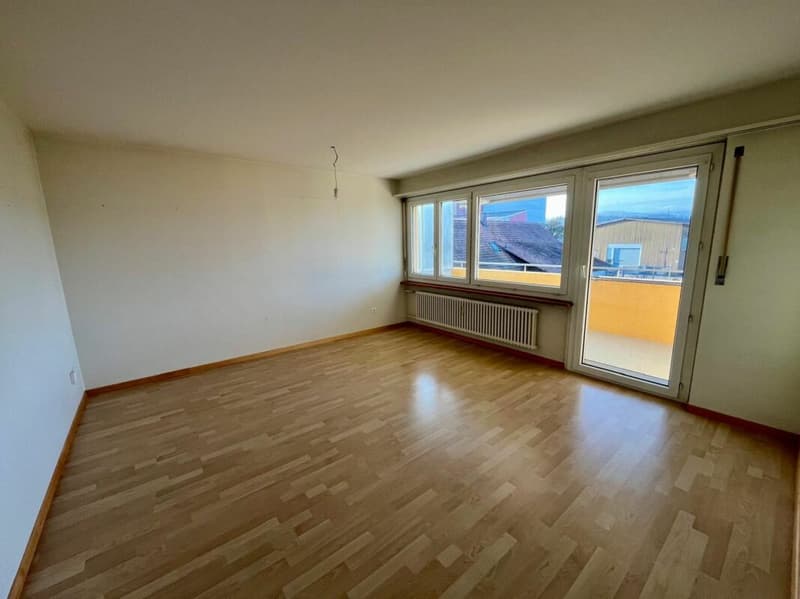 Ruhige 4.5-Zimmerwohnung im 3. OG (Lift) mit Fernsicht (2)