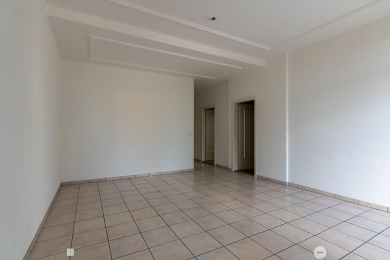 Helle 3.5-Zimmer-Wohnung mit hohen Räumen und gedecktem Balkon (6)