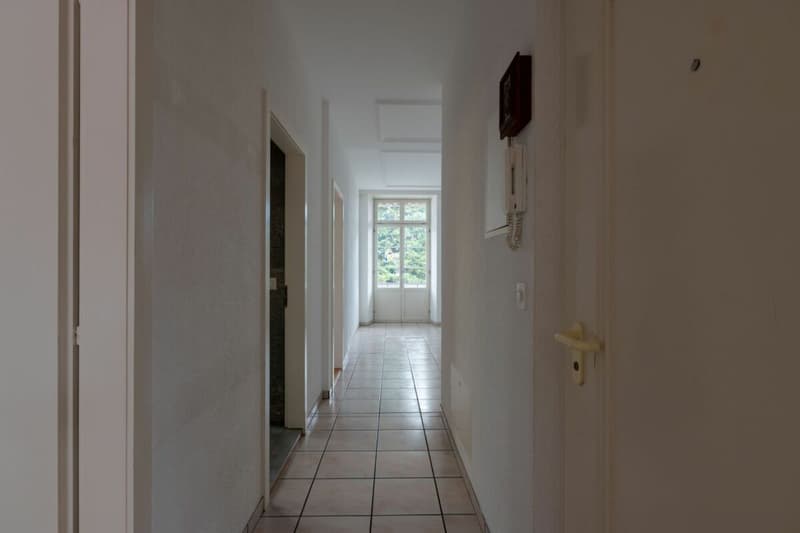 Helle 3.5-Zimmer-Wohnung mit hohen Räumen und gedecktem Balkon (10)