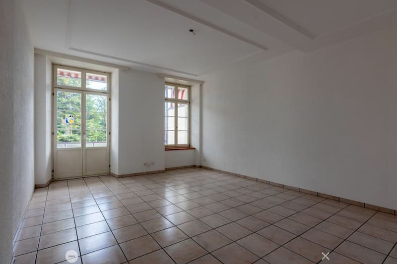 Helle 3.5-Zimmer-Wohnung mit hohen Räumen und gedecktem Balkon (5)