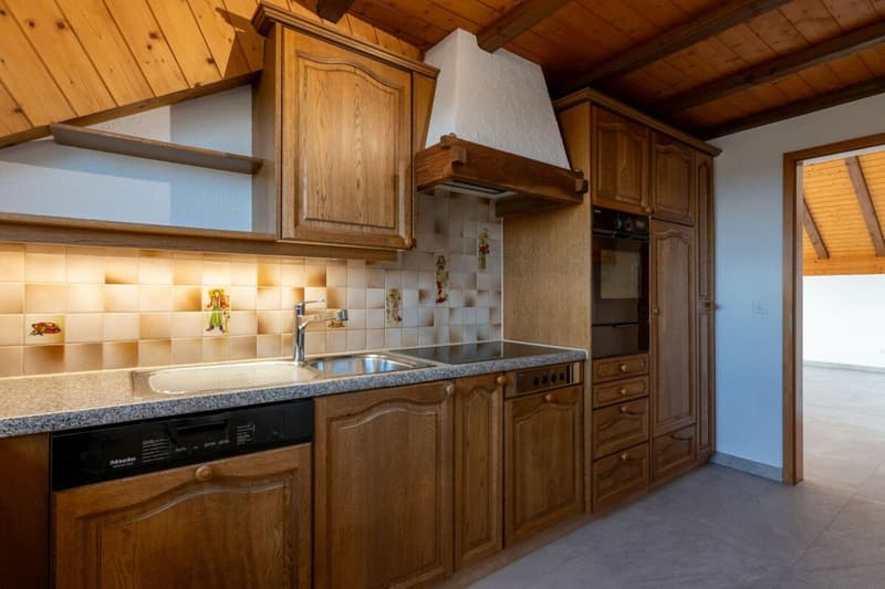 4.5 Zimmerwohnung mit Cheminée und Alpensicht (8)