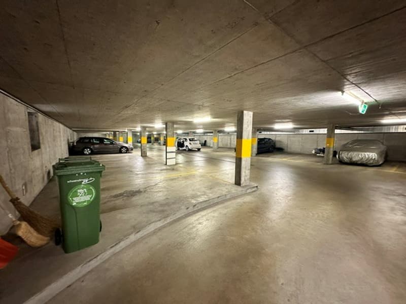 Einstellhallenparkplatz im Zentrum von Münchenbuchsee zu vermieten (6)