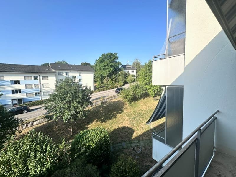 Charmante 4-Zimmer-Wohnung mit Balkon in ruhiger Lage in Köniz (3)