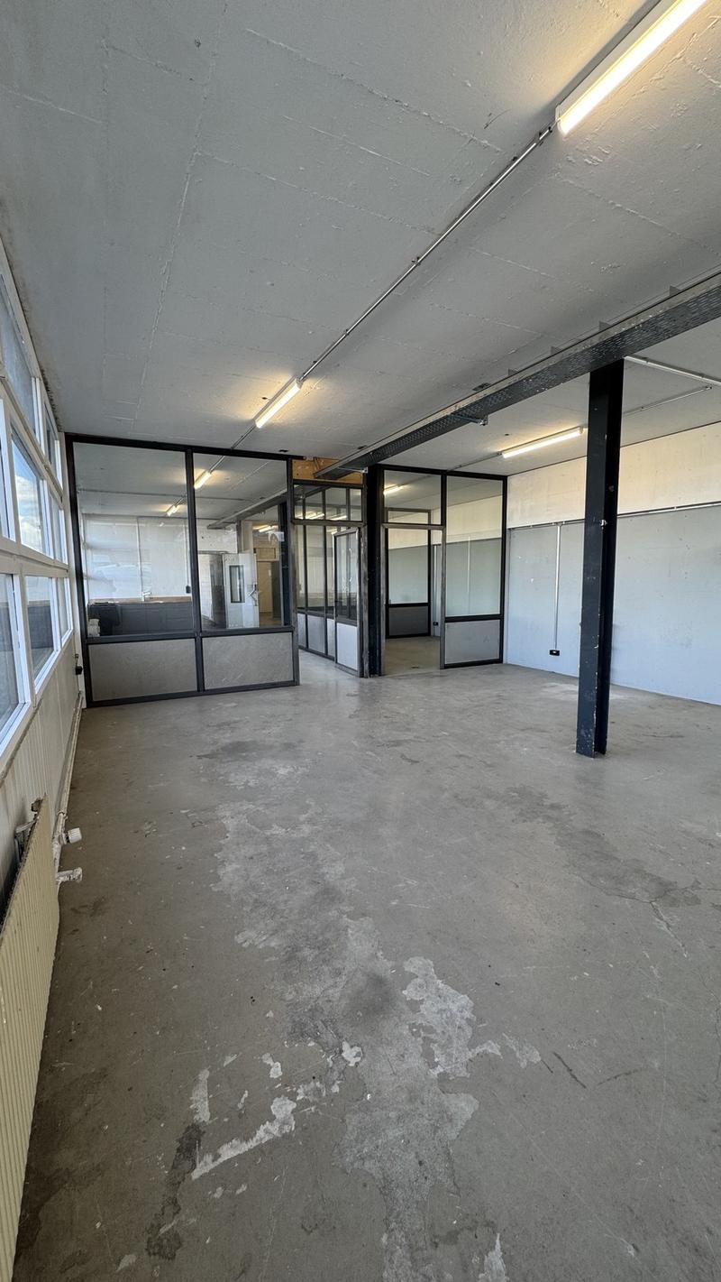 Espace commercial avec rampe de chargement à louer (2)