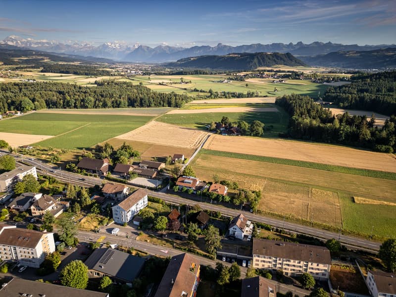 4.5-Zi. Eigentumswohnung, grosszügiger Sitzplatz, Sicht ins Grüne, zentral Lage (6)