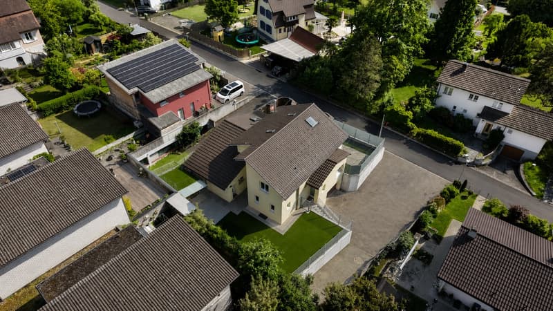 Familienfreundliches 5.5-Zimmer-Einfamilienhaus mit viel Platz und Wintergarten in Klingnau (2)