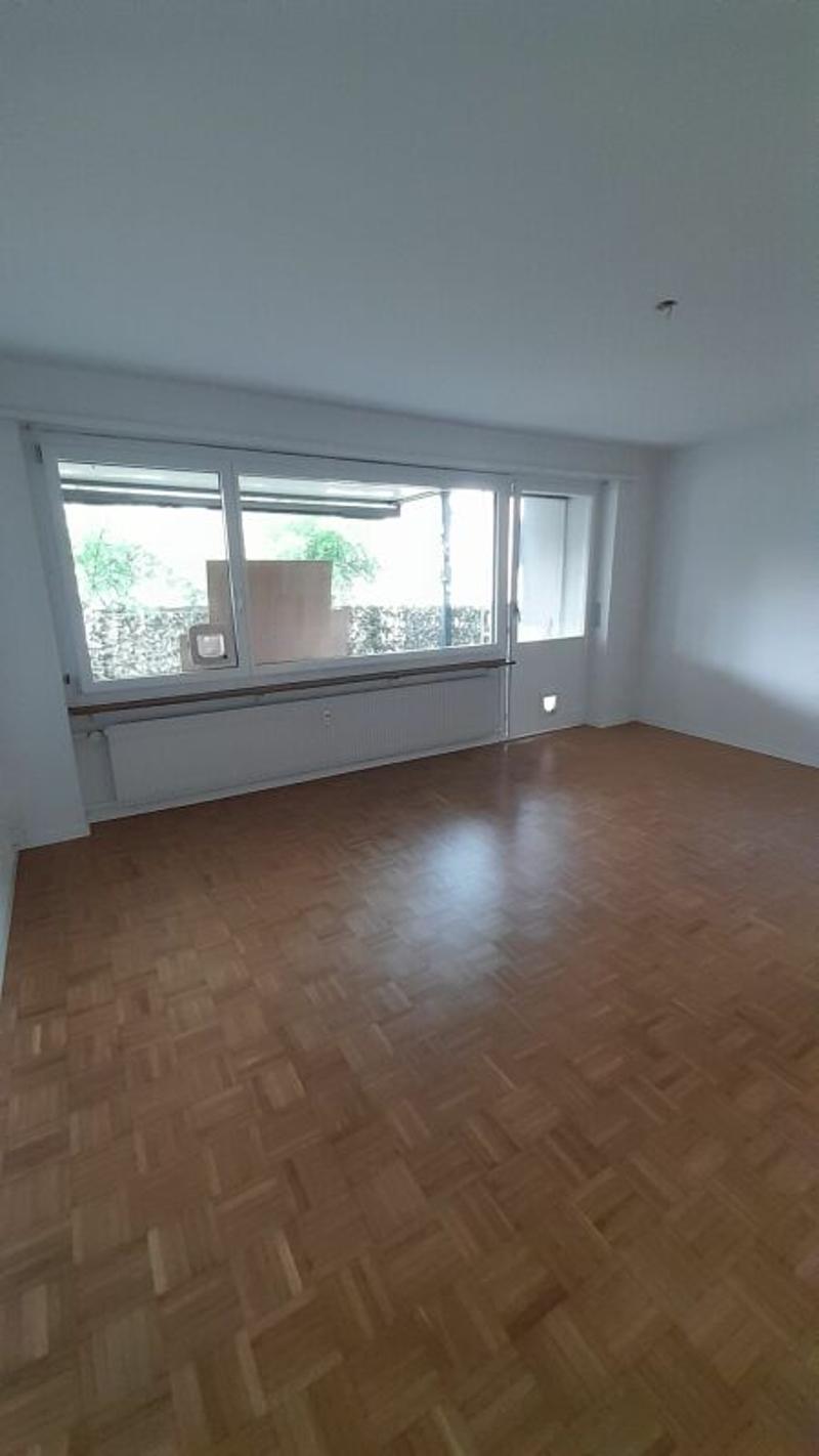 Urtenen-Schönbühl / barrierefreie 3.5-Zimmerwohnung mit riesigem Balkon zu vermieten! (8)