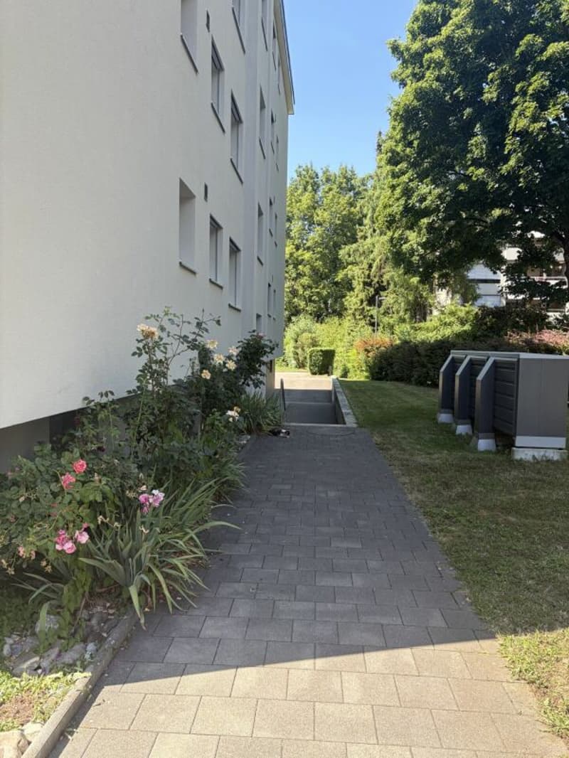 barrierefreie 3.5-Zimmerwohnung mit riesigem Balkon in Urtenen-Schönbühl zu vermieten! (2)