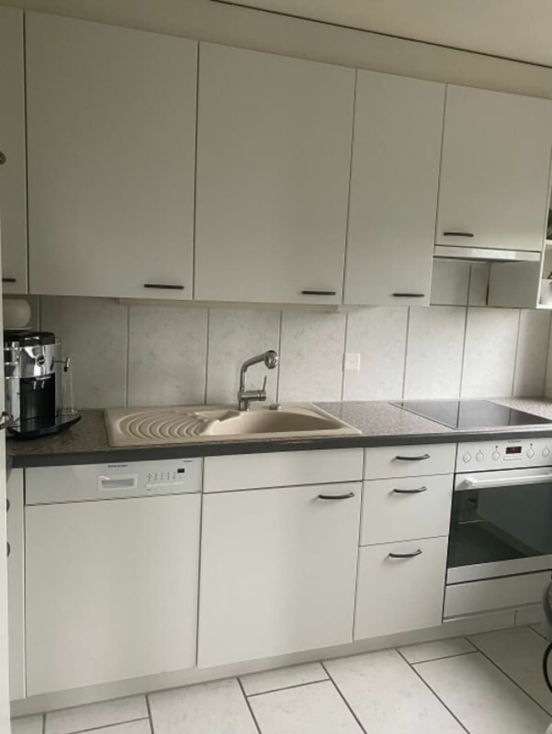 Helle 4.5-Zimmerwohnung im 14. Obergeschoss mit grossem Balkon und schöner Aussicht! (1)