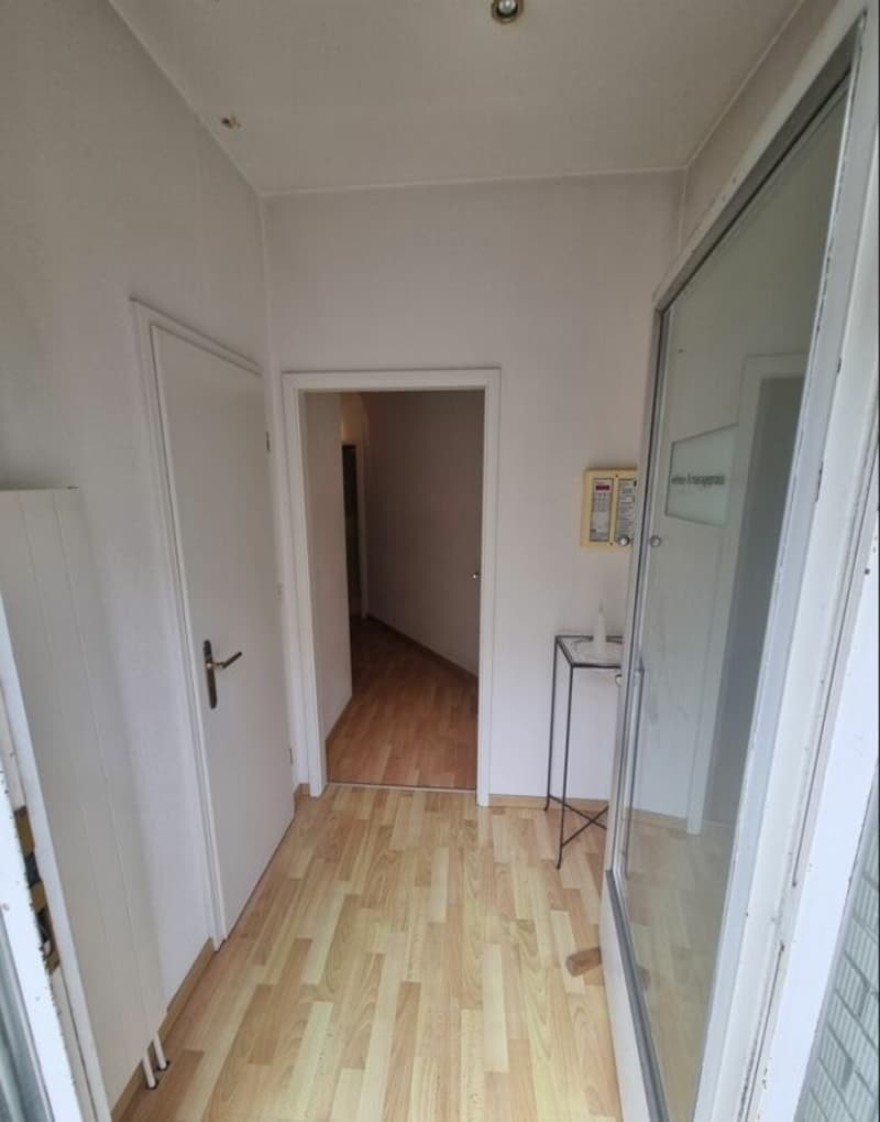 Eigerplatz - Helle und grosszügiger Gewerberaum mit 8 Zimmer zu vermieten! (5)