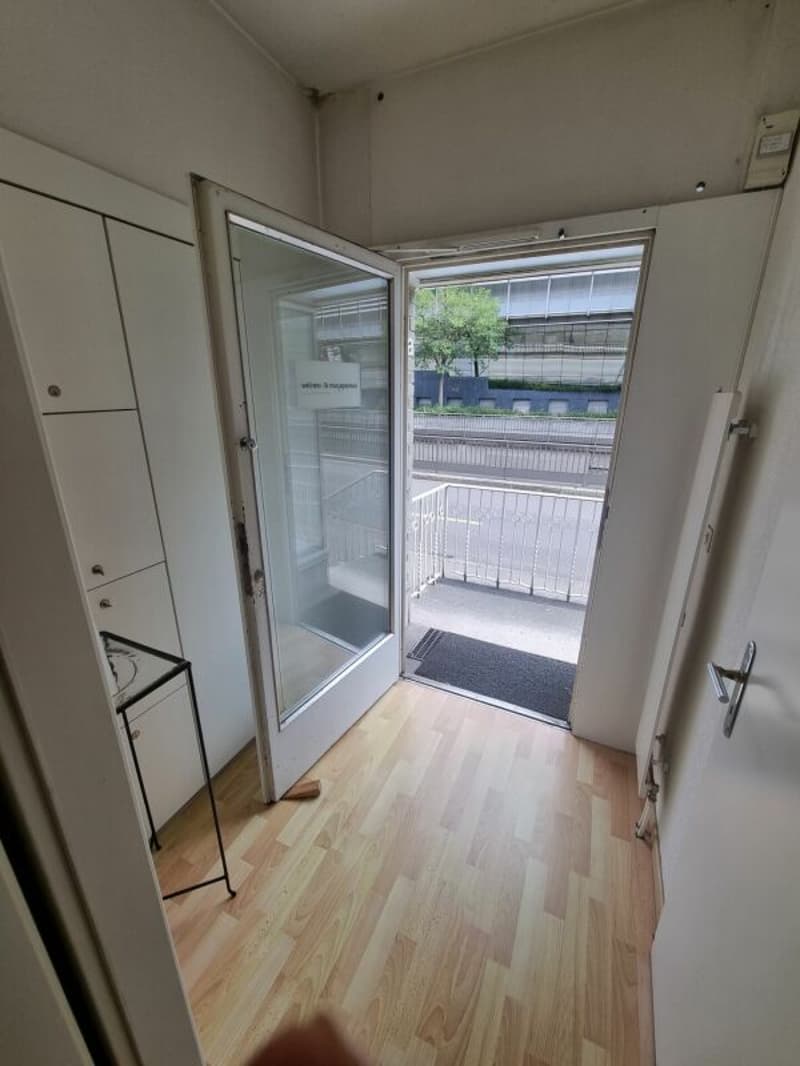 Eigerplatz - Helle und grosszügiger Gewerberaum mit 8 Zimmer zu vermieten! (4)
