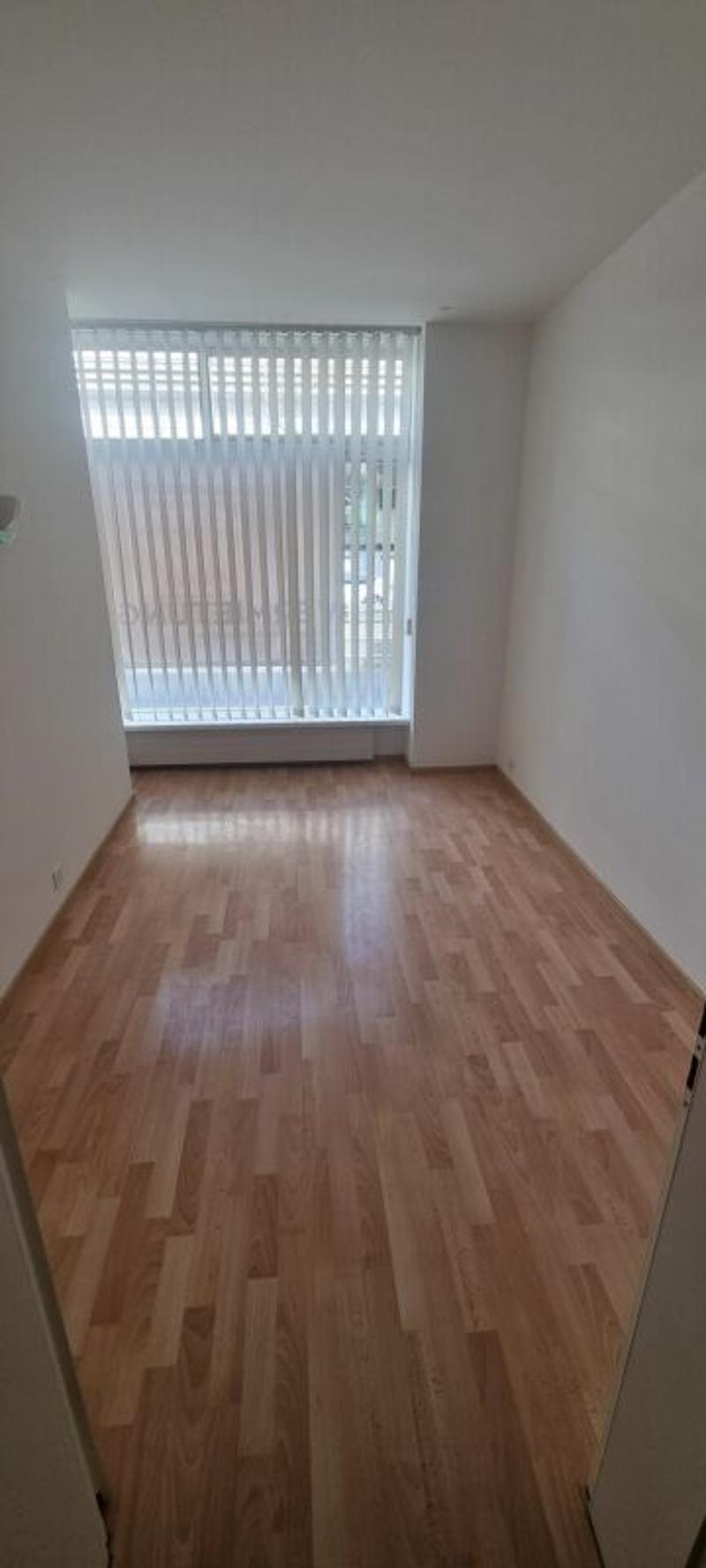 Eigerplatz - Helle und grosszügiger Gewerberaum mit 8 Zimmer zu vermieten! (7)