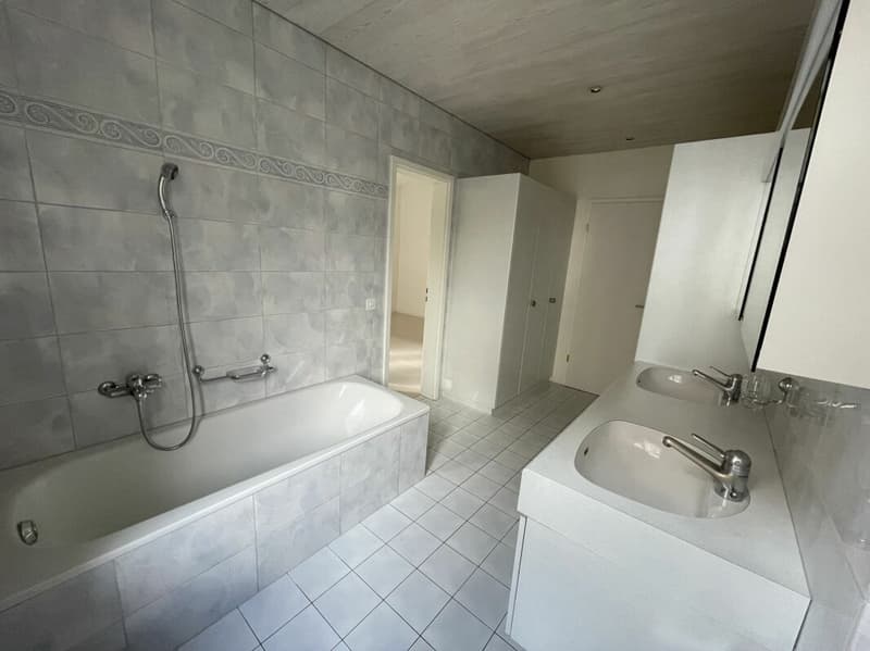 schöne und grosszügige 5-Zimmerwohnung mit Wintergarten in Bern/Eigerplatz zu vermieten! (3)