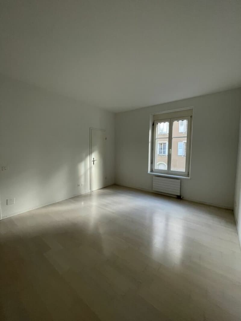 schöne und grosszügige 5-Zimmerwohnung mit Wintergarten in Bern/Eigerplatz zu vermieten! (10)