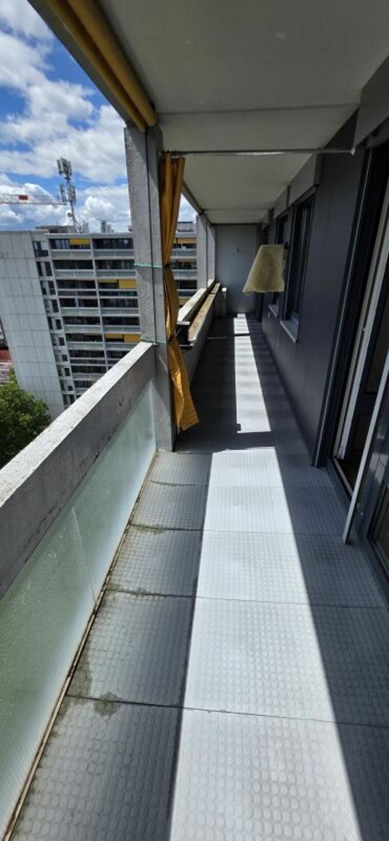 Helle 4.5-Zimmerwohnung im 12. Obergeschoss mit grossem Balkon und schöner Aussicht! (6)
