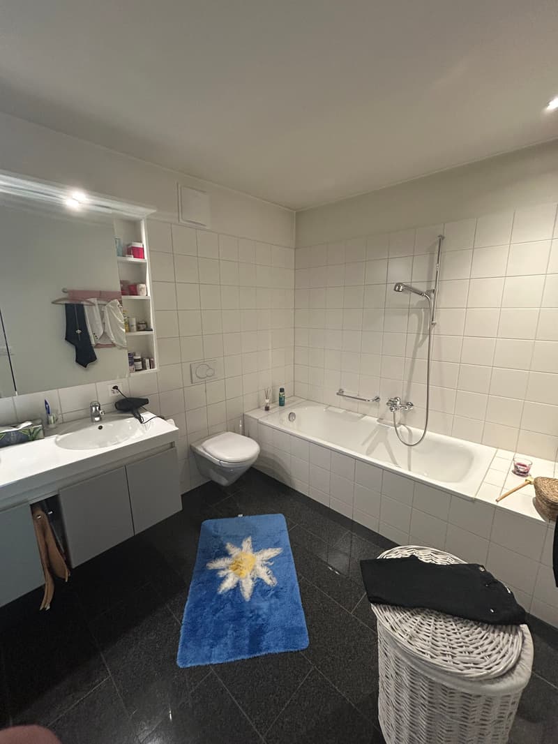 Appartement moderne de 3.5 pièces avec balcon à Bienne (12)