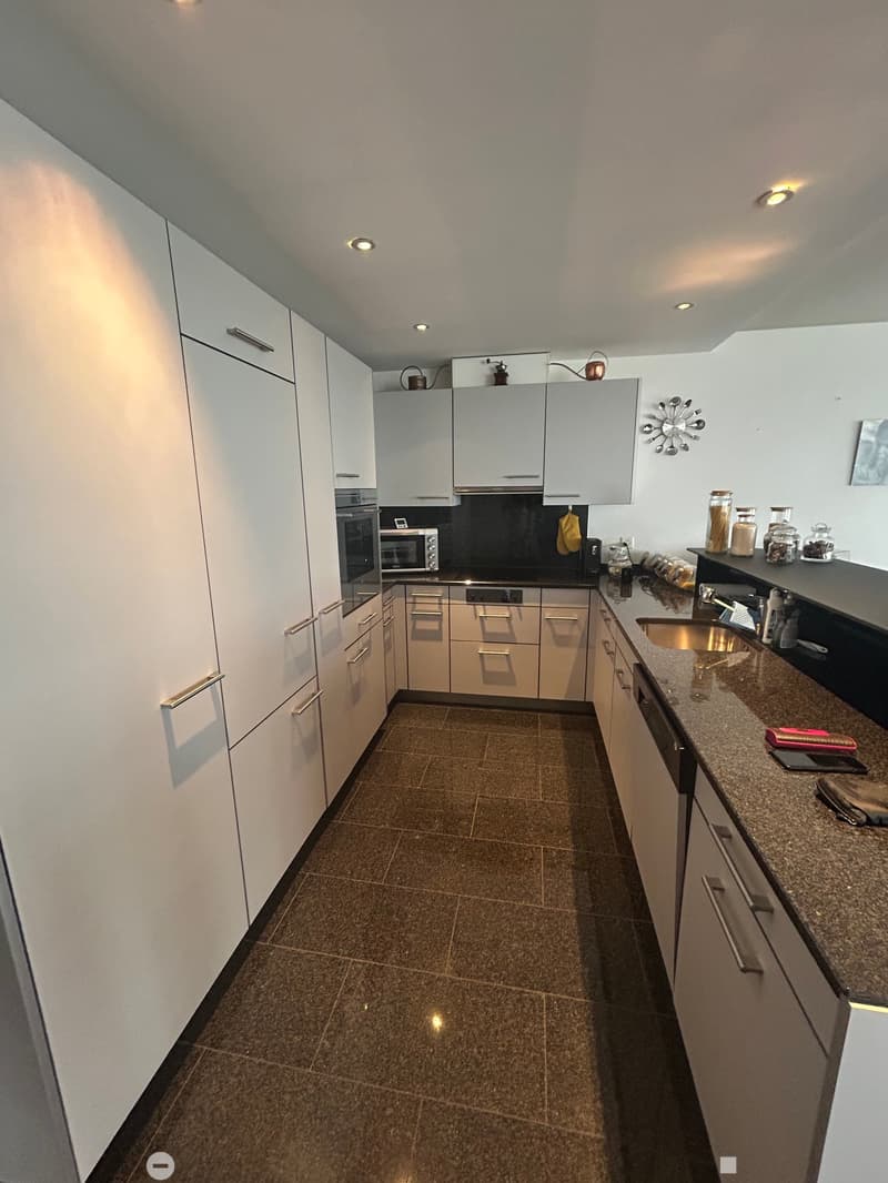 Appartement moderne de 3.5 pièces avec balcon à Bienne (7)