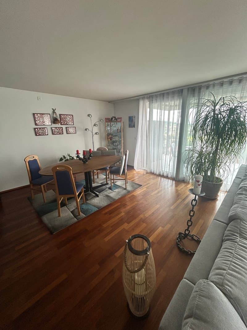 Appartement moderne de 3.5 pièces avec balcon à Bienne (8)