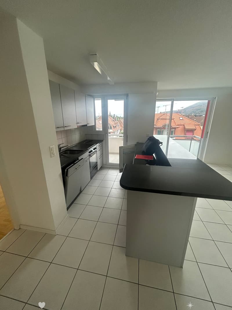 Spacieux appartement de 4.5 pièces avec balcon à Bienne (4)