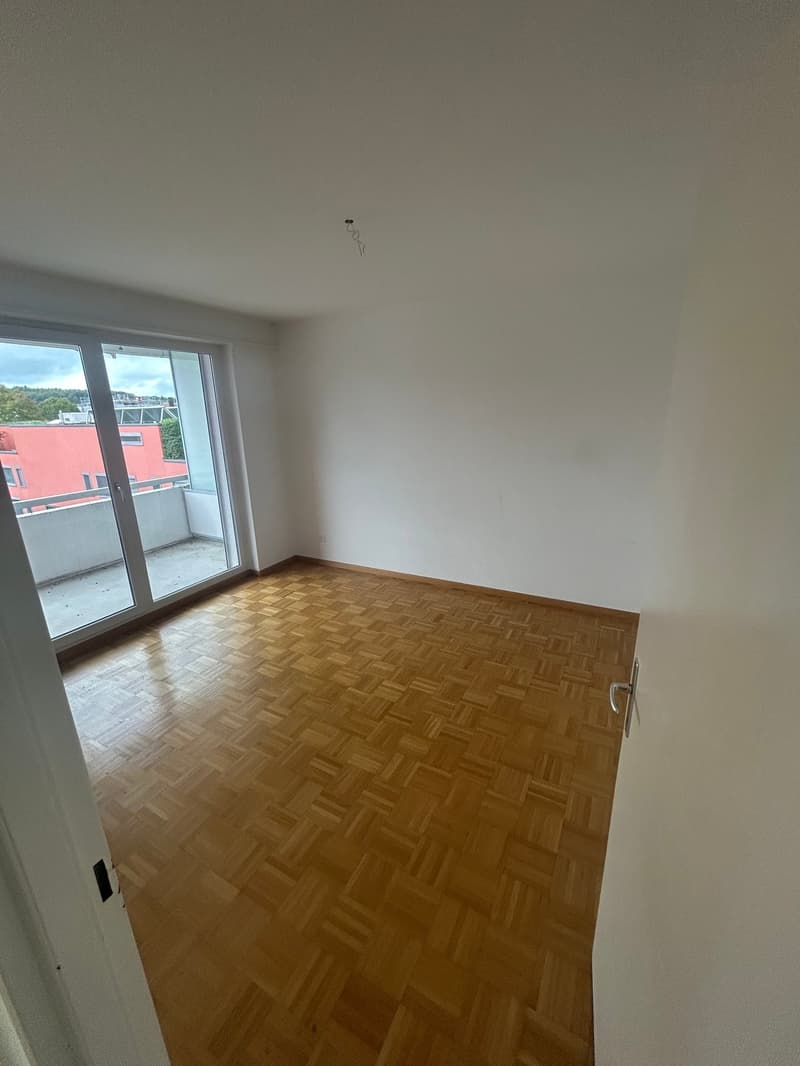 Spacieux appartement de 4.5 pièces avec balcon à Bienne (13)