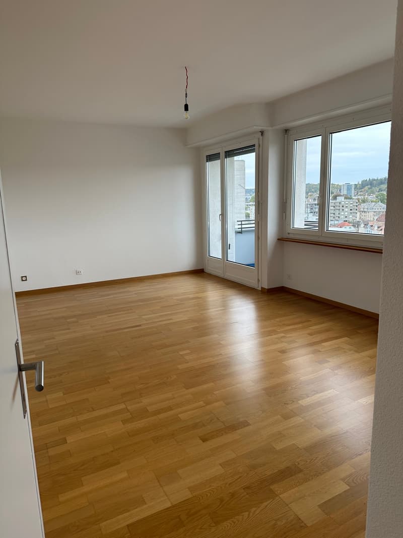 Appartement lumineux avec vue au 9ème étage à Bienne (8)