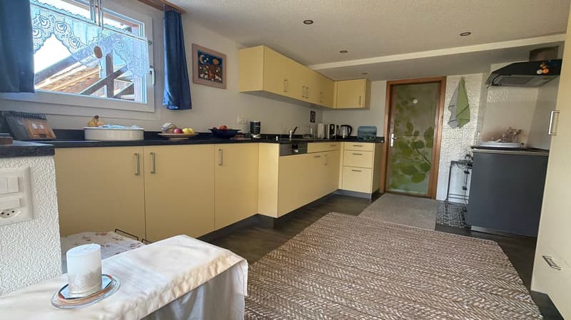 Charmante 2.5-Zimmer-Wohnung mit Seeblick in Krattigen (3)