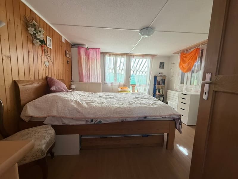 Charmante 2.5-Zimmer-Wohnung mit Seeblick in Krattigen (6)