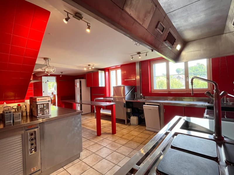 grosses Wohnhaus / eh. Restaurant mit Spycher (12)