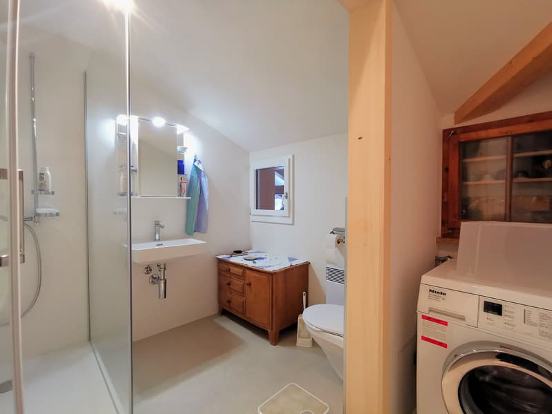 Badezimmer mit Dusche