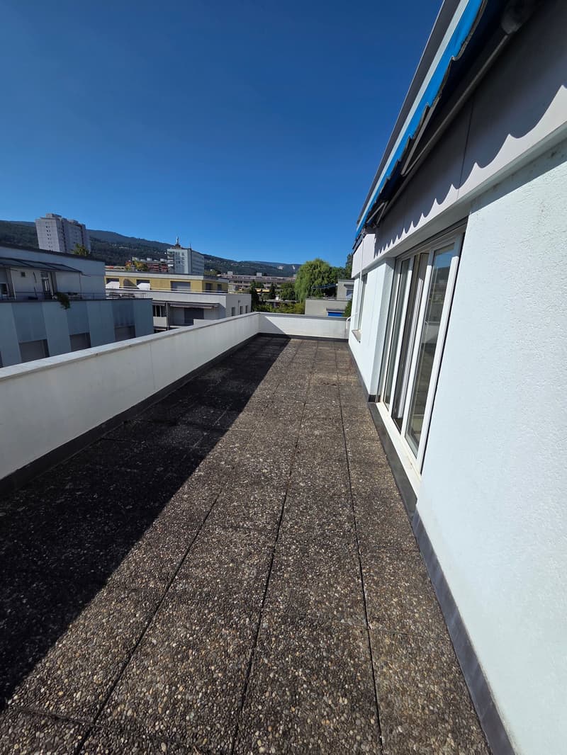 Traumhafte Attika mit 53 m2 Terrasse in kleinem Mehrfamilienhaus (12)
