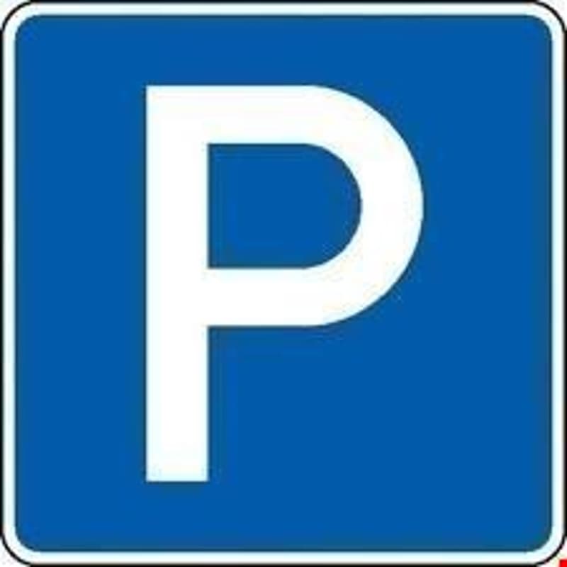 Parkplatz im Zentrum von Nidau (1)