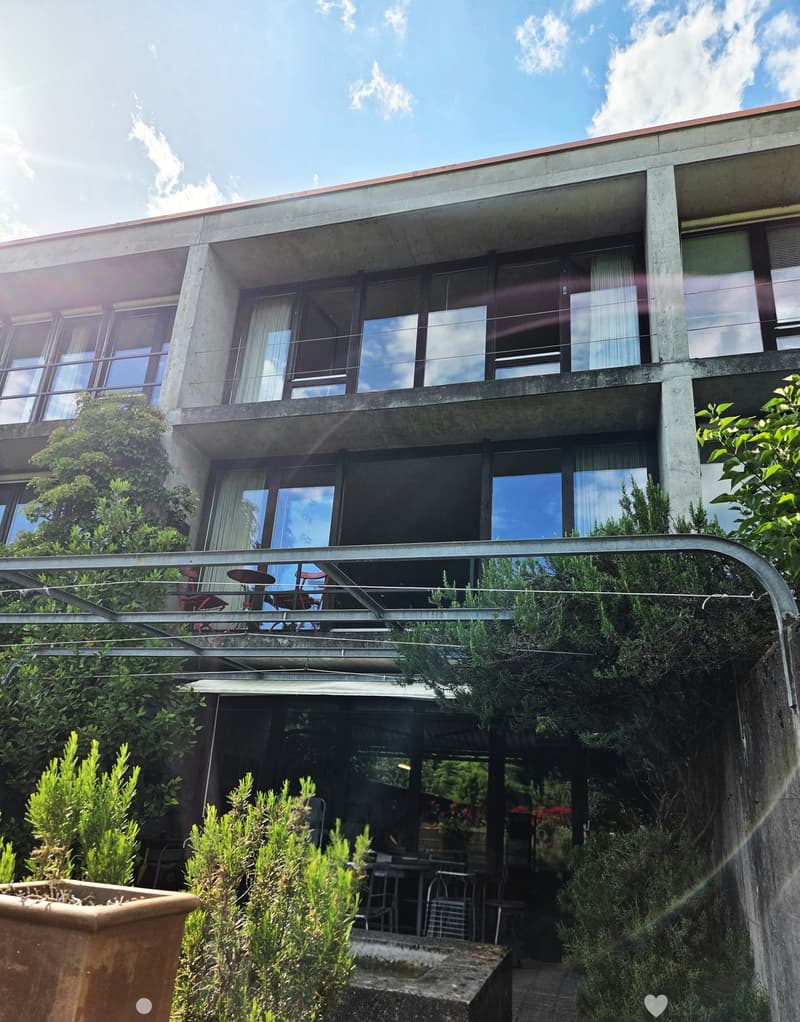 Charmantes 5.5-Zimmer-Reiheneinfamilienhaus in Biel – Wohnen mit Stil und Komfort (1)