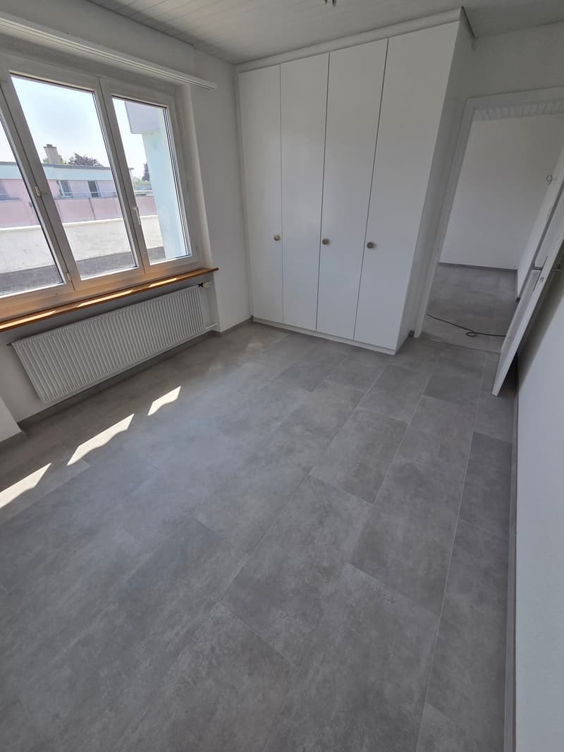 RUHIGE 4-Zimmer-Attikawohnung in kleinem Mehrfamilienhaus (7)