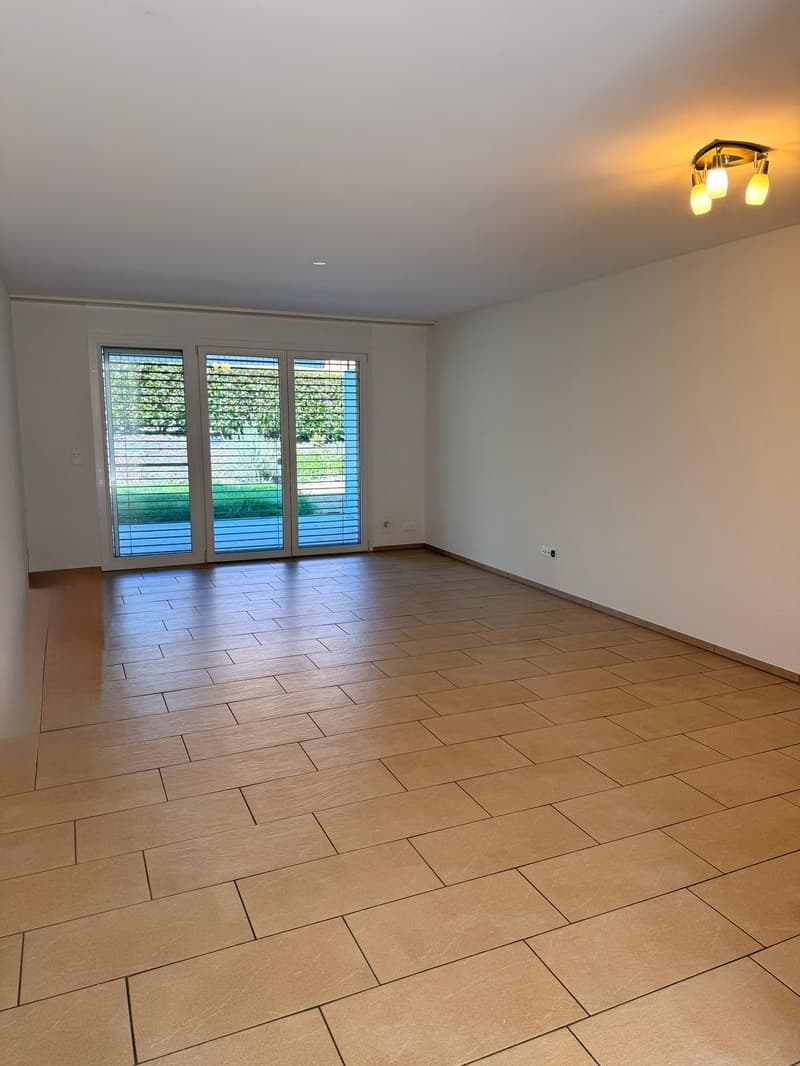 Helle, luftige 3.5-Zimmer-Wohnung im Erdgeschoss mit grossem Sitzplatz und Gartenanteil (2)