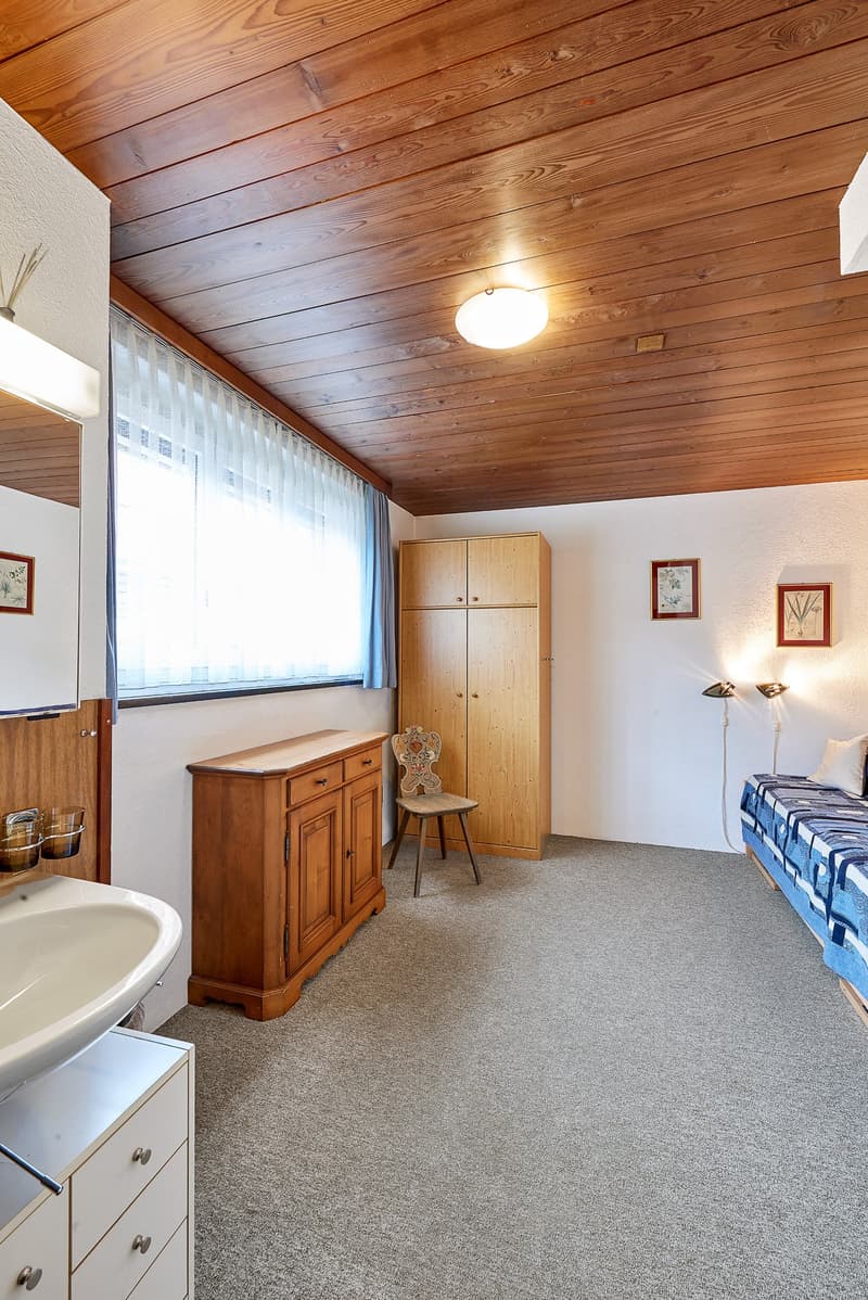 washbasin, shower, wardrobe, chair, bed, lamps