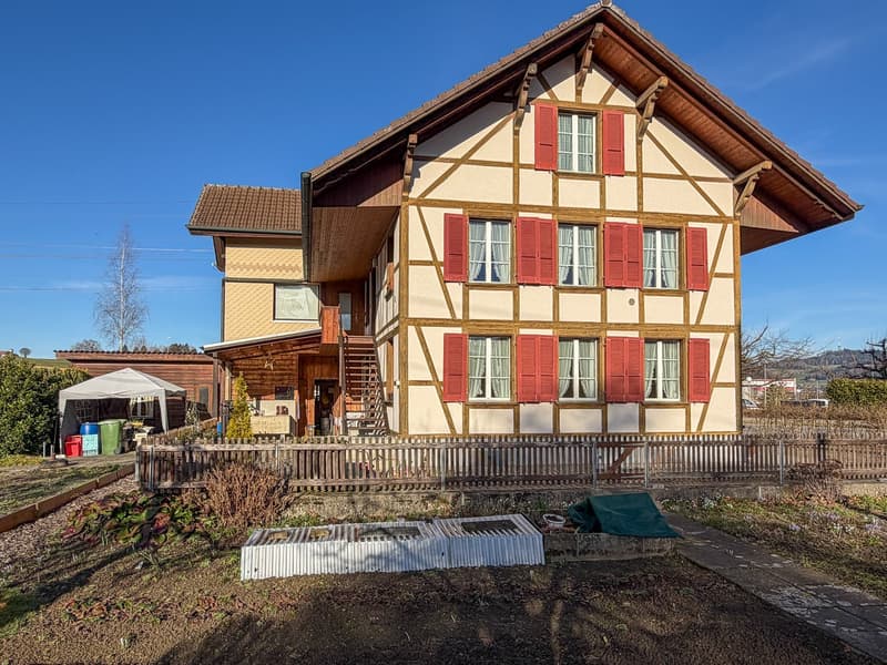 Zweifamilienhaus auf grossem Grundstück (2)