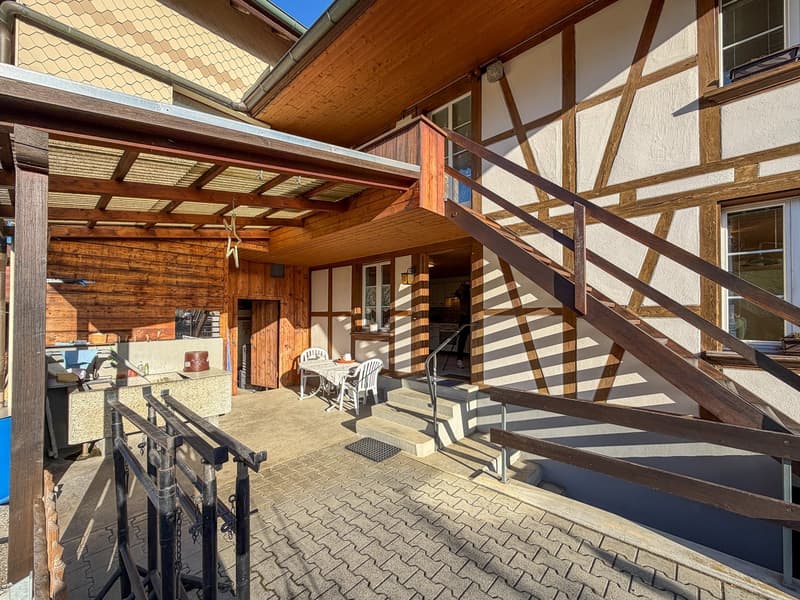 Zweifamilienhaus auf grossem Grundstück (11)