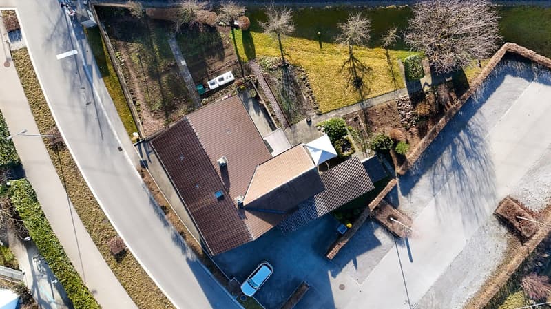 Zweifamilienhaus auf grossem Grundstück (18)
