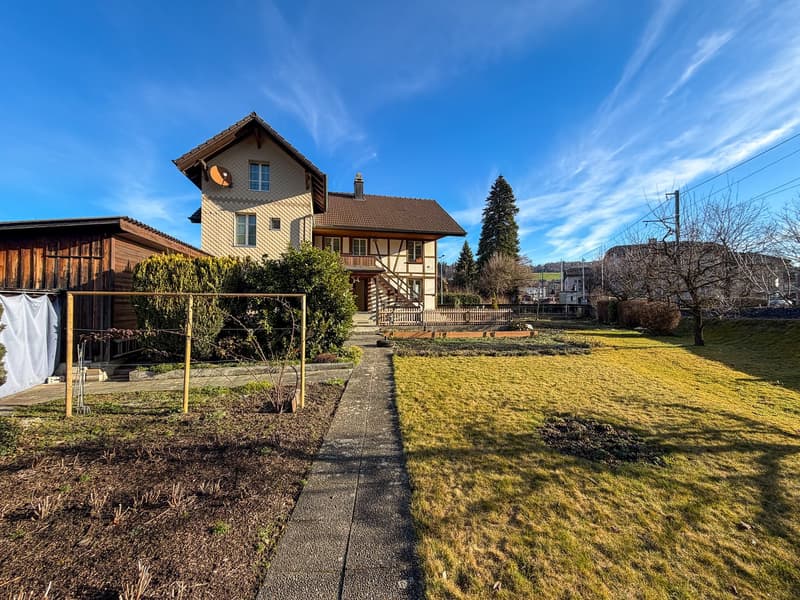 Zweifamilienhaus auf grossem Grundstück (4)