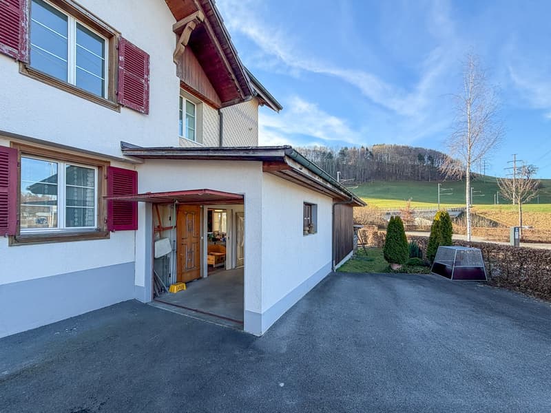 Zweifamilienhaus auf grossem Grundstück (14)