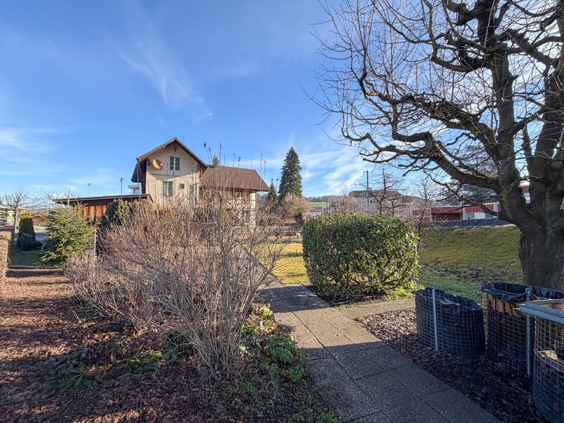 Zweifamilienhaus auf grossem Grundstück (5)