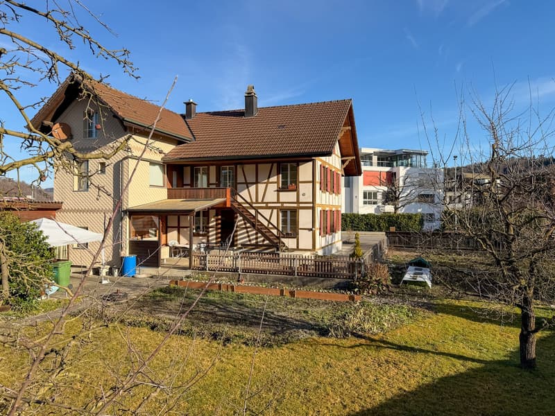 Zweifamilienhaus auf grossem Grundstück (7)